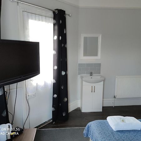 Sussex Lodge Guest House สลาว ภายนอก รูปภาพ