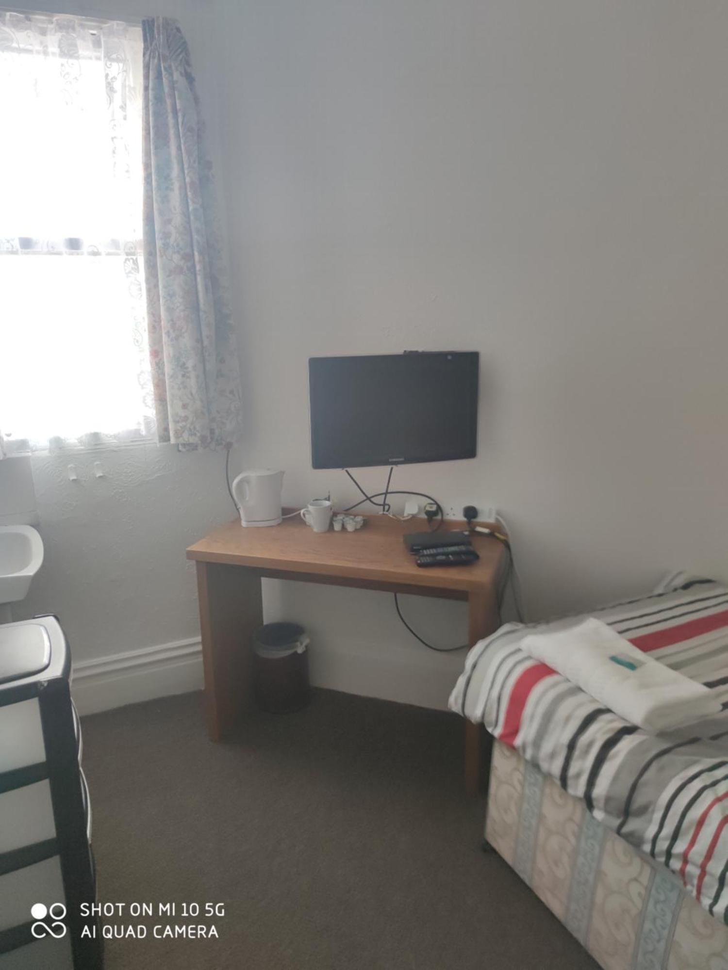 Sussex Lodge Guest House สลาว ภายนอก รูปภาพ