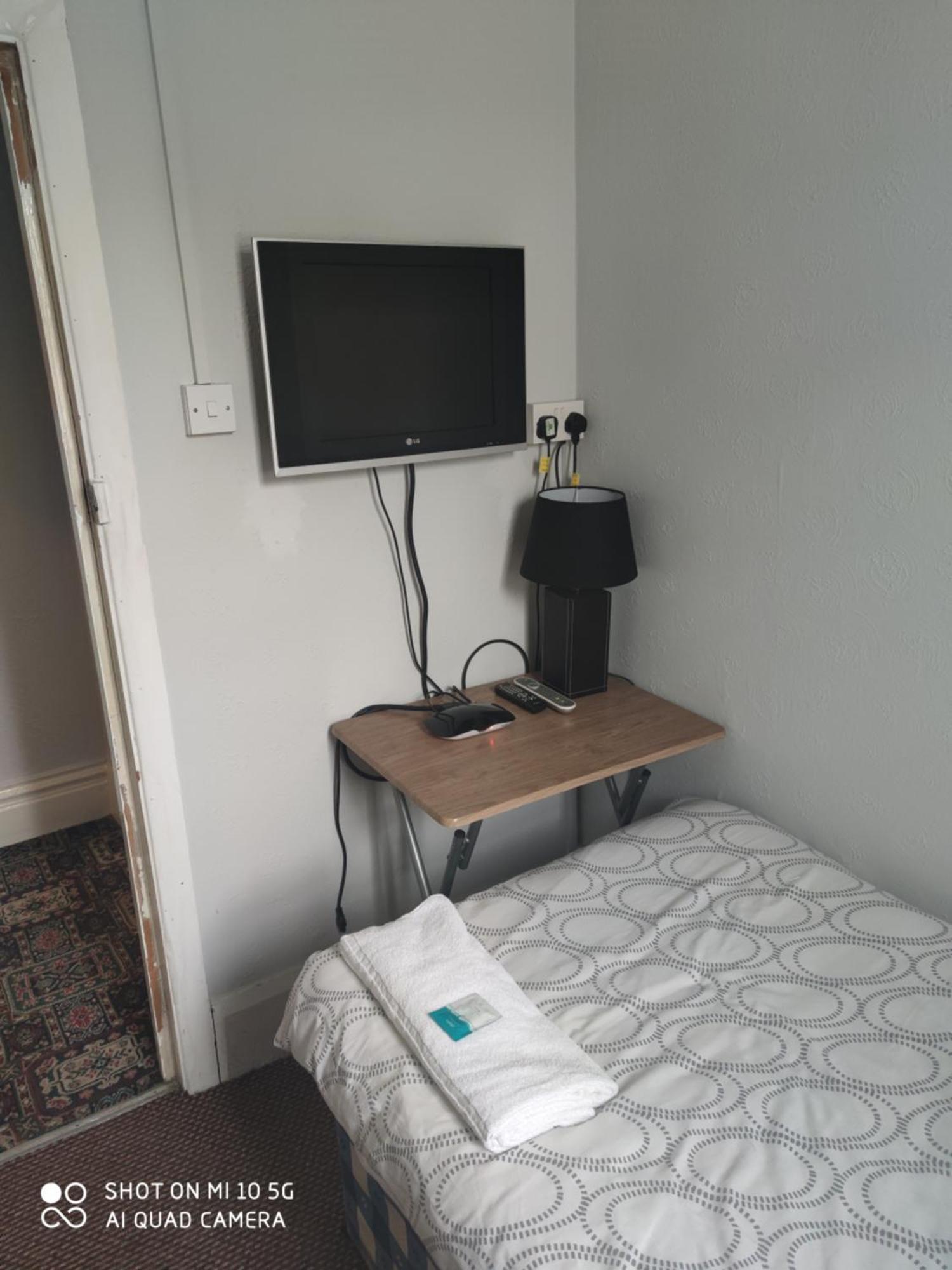 Sussex Lodge Guest House สลาว ภายนอก รูปภาพ