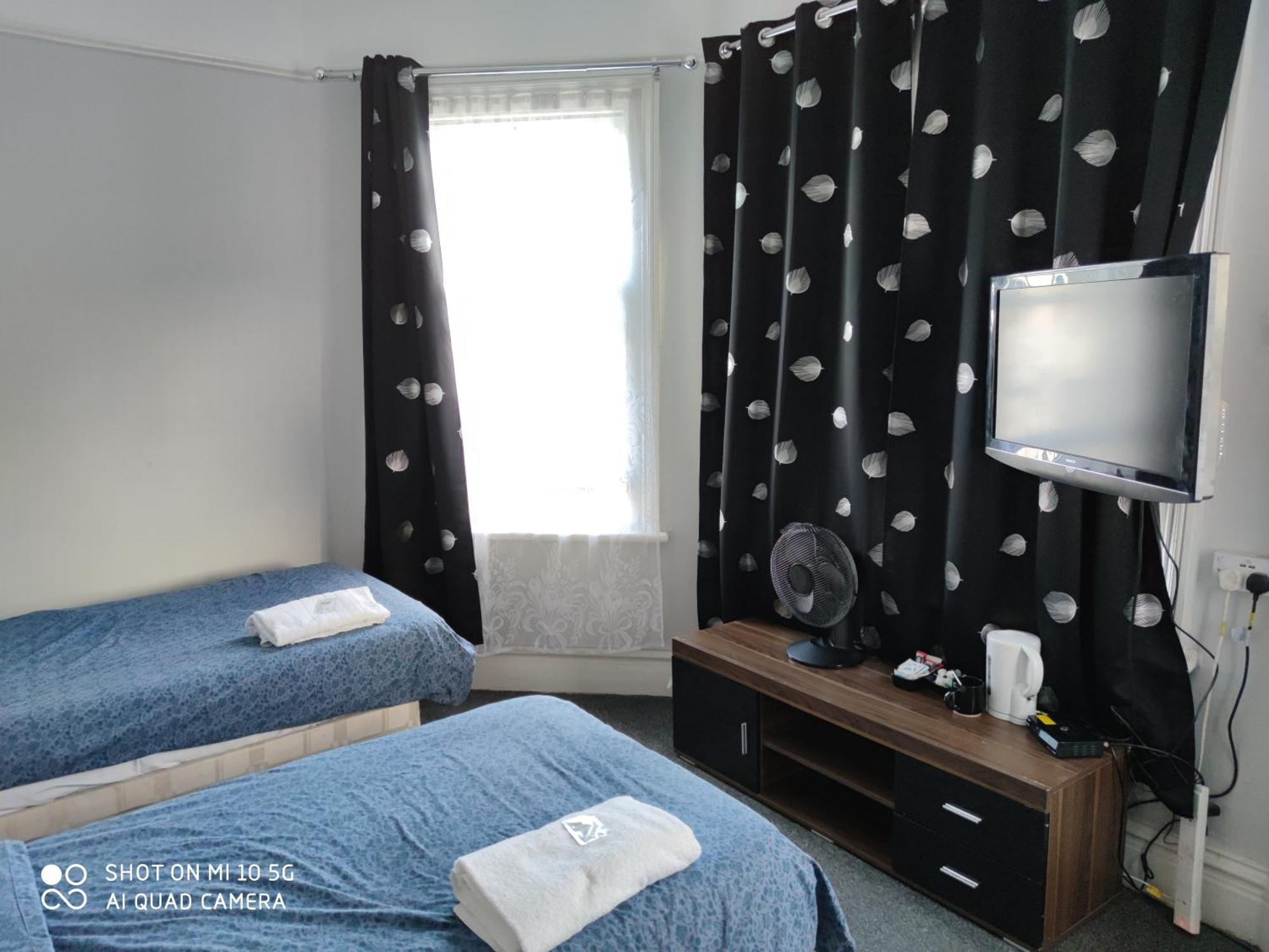 Sussex Lodge Guest House สลาว ภายนอก รูปภาพ