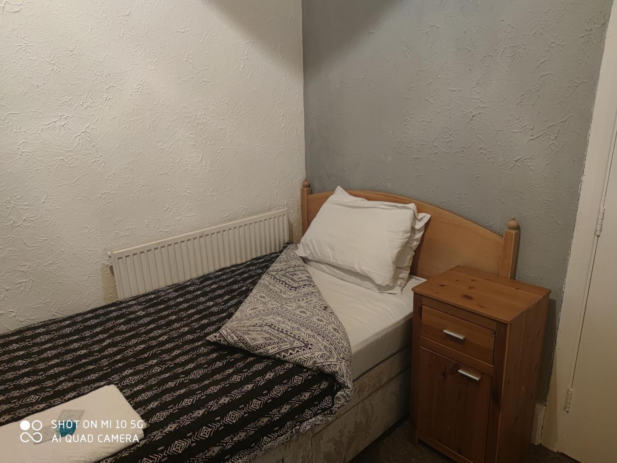 Sussex Lodge Guest House สลาว ภายนอก รูปภาพ