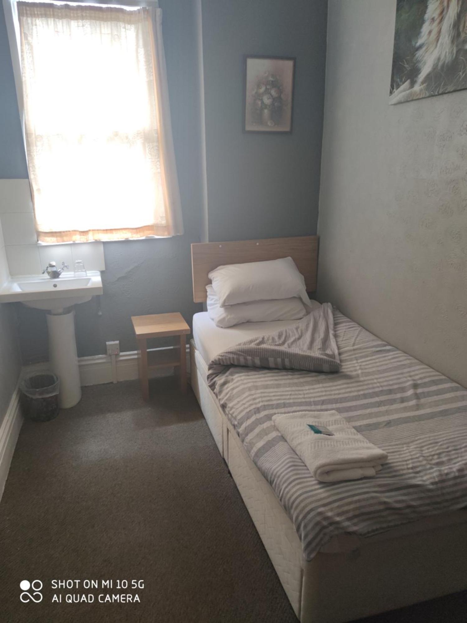 Sussex Lodge Guest House สลาว ภายนอก รูปภาพ