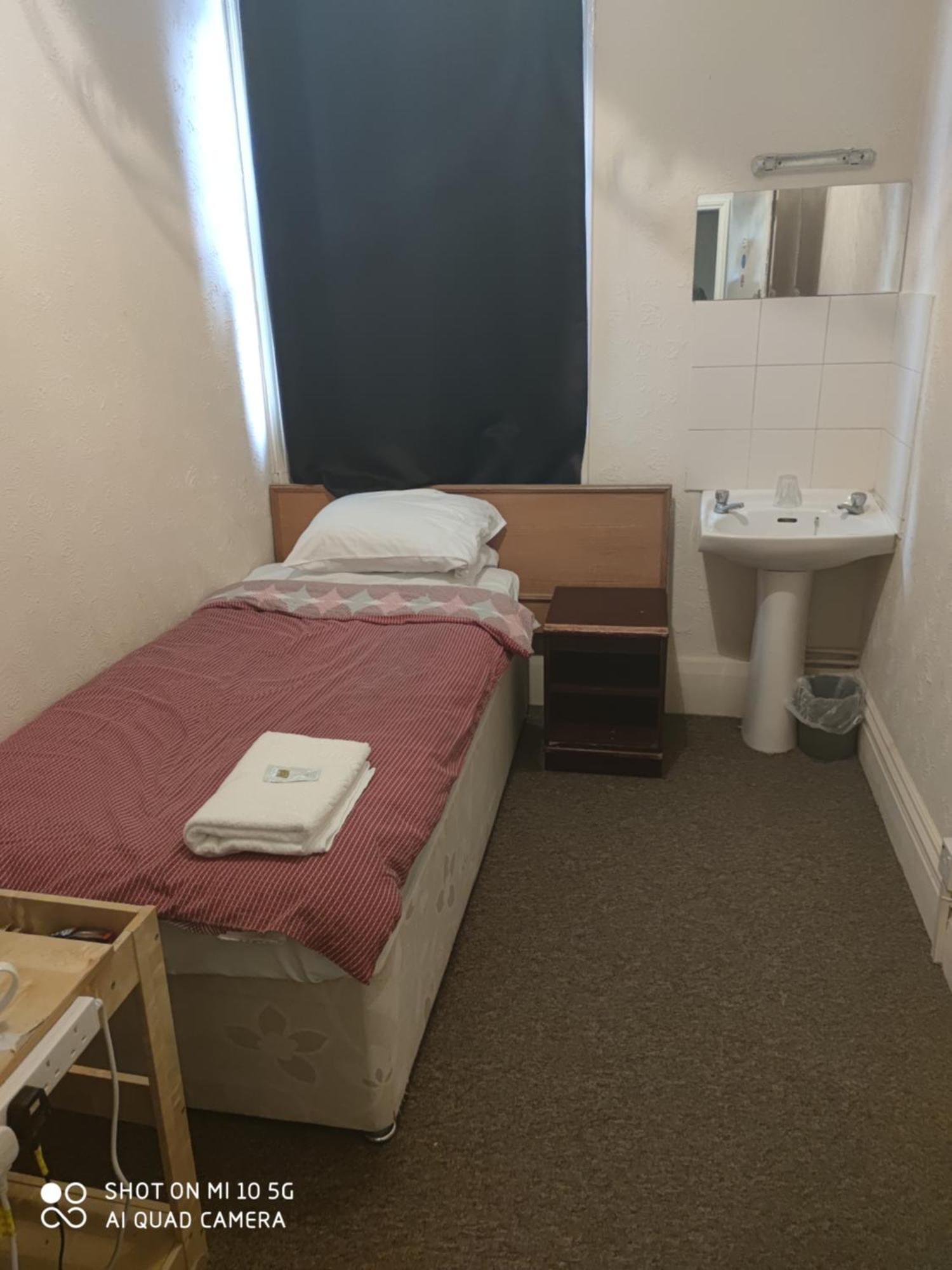 Sussex Lodge Guest House สลาว ภายนอก รูปภาพ