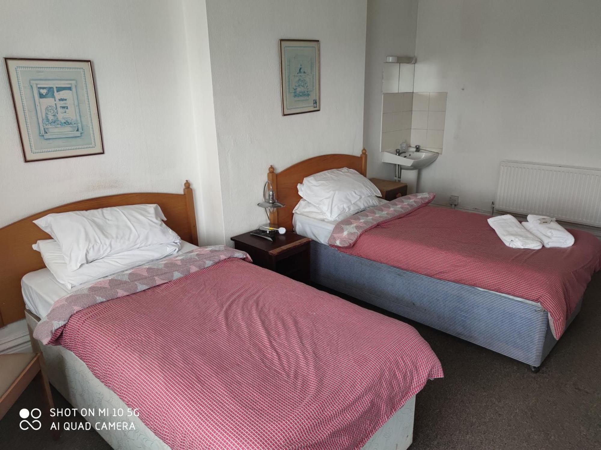 Sussex Lodge Guest House สลาว ภายนอก รูปภาพ